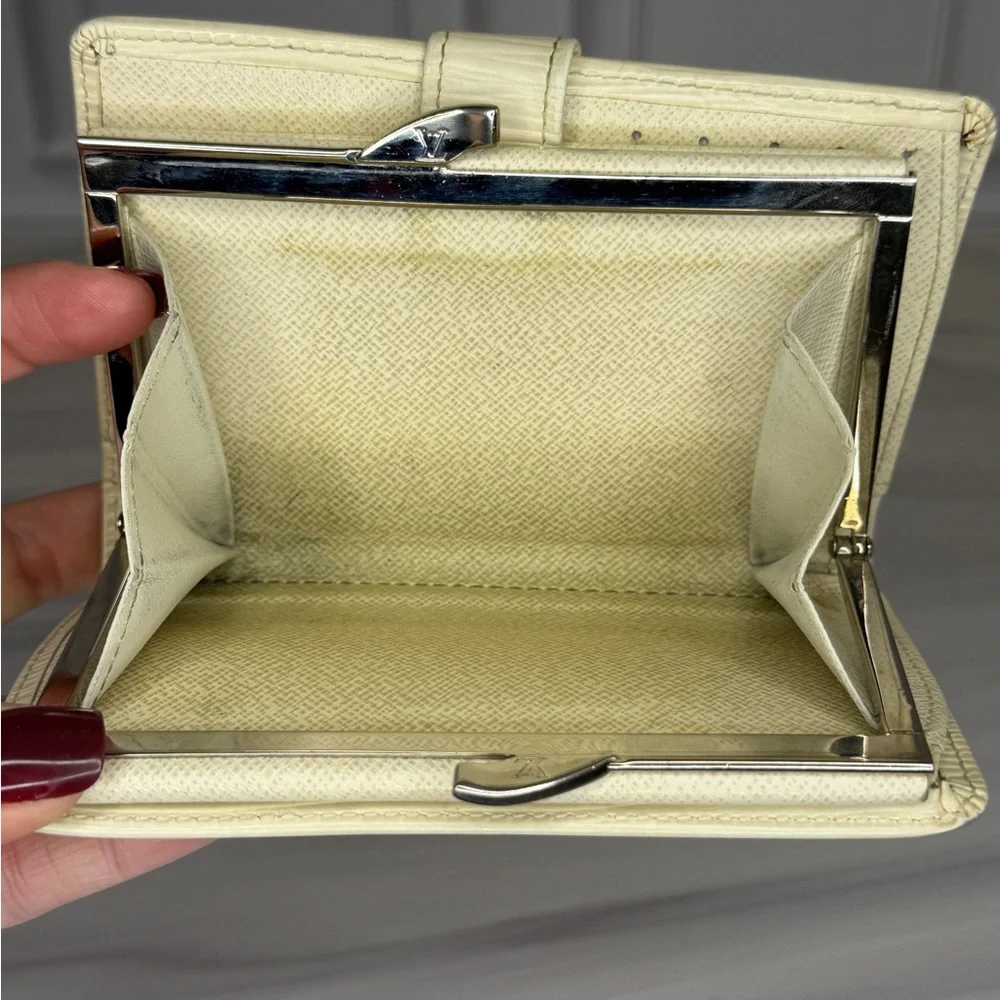 Louis Vuitton White Epi Leather Tressor Kisslock Wallet | Vintage